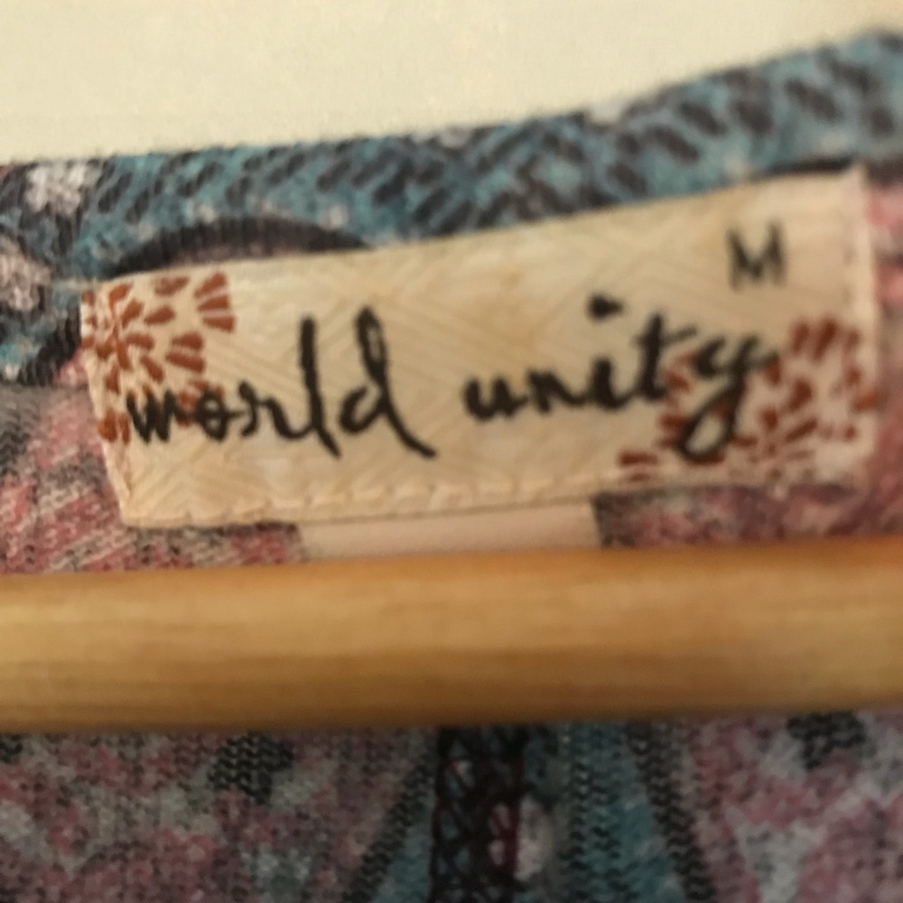 World Unity Tunic - Picture 3 of 6